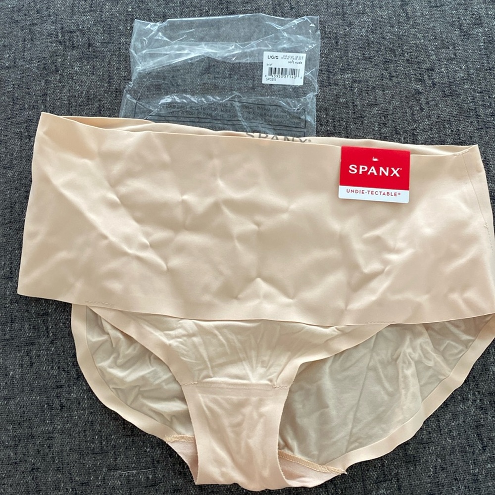 New with tags Spanxsmooth Undie-tectable in soft nude, size large.